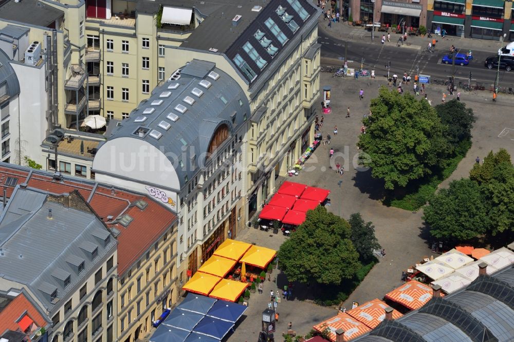 Luftbild Berlin Mitte - Wohnhaus- und Geschäftshaus- Ensemble am Hackeschen Markt in Berlin-Mitte