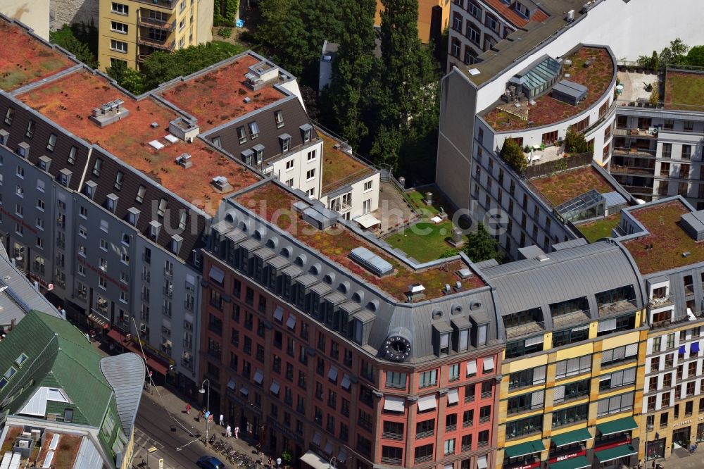 Berlin Mitte von oben - Wohnhaus- und Geschäftshaus- Ensemble am Hackeschen Markt in Berlin-Mitte