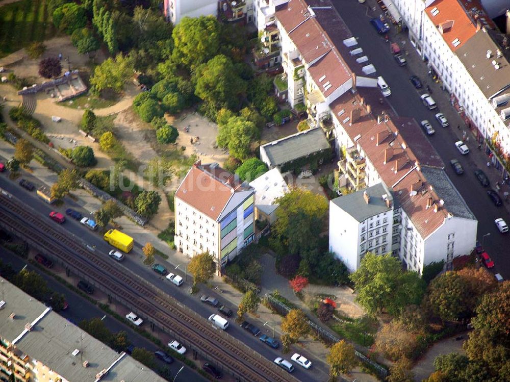 Berlin-Kreuzberg aus der Vogelperspektive: Wohnhaus in Kreuzberg.