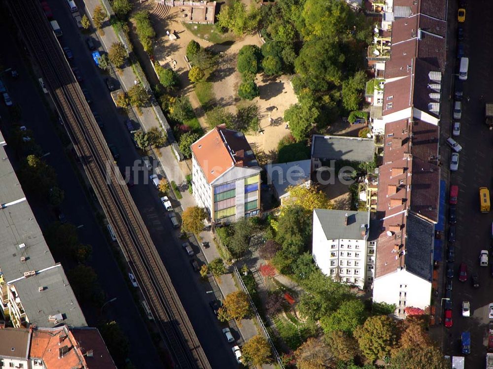 Luftaufnahme Berlin - Wohnhaus in Kreuzberg.