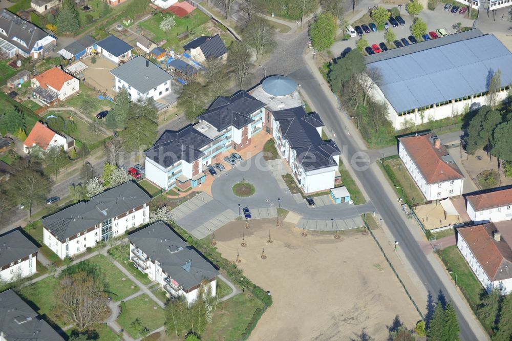 Falkensee aus der Vogelperspektive: Wohnhaus an dem Krummer Luchweg Ecke Fehrbelliner Straße in Falkensee im Bundesland Brandenburg