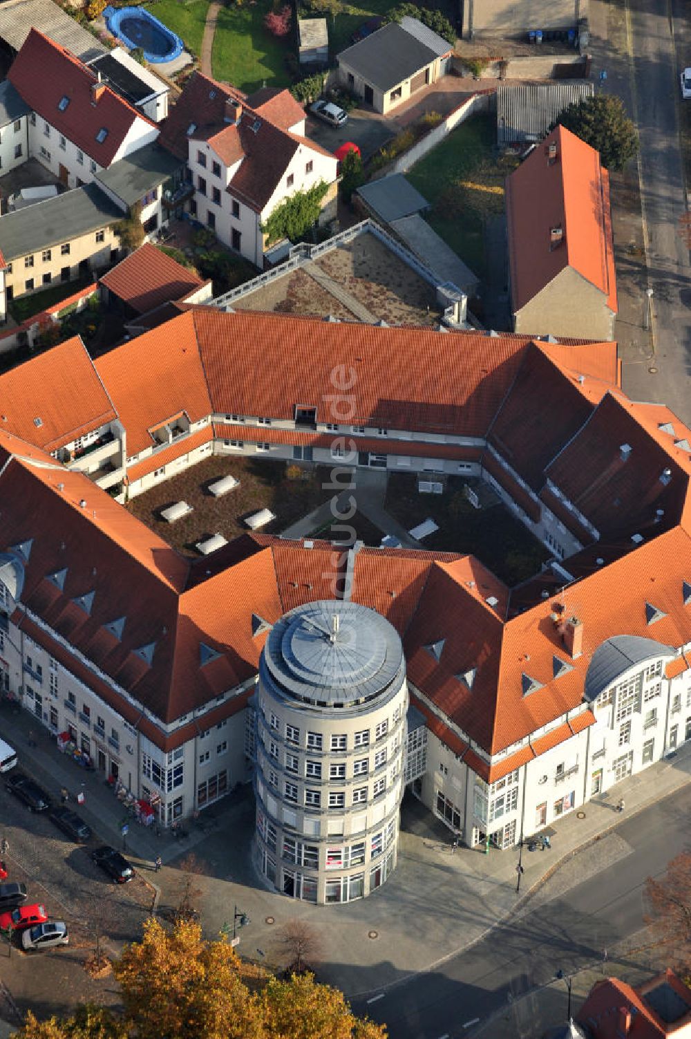 Luftaufnahme Torgau - Wohnhaus und Ladenstraße in Torgau an der Elbe