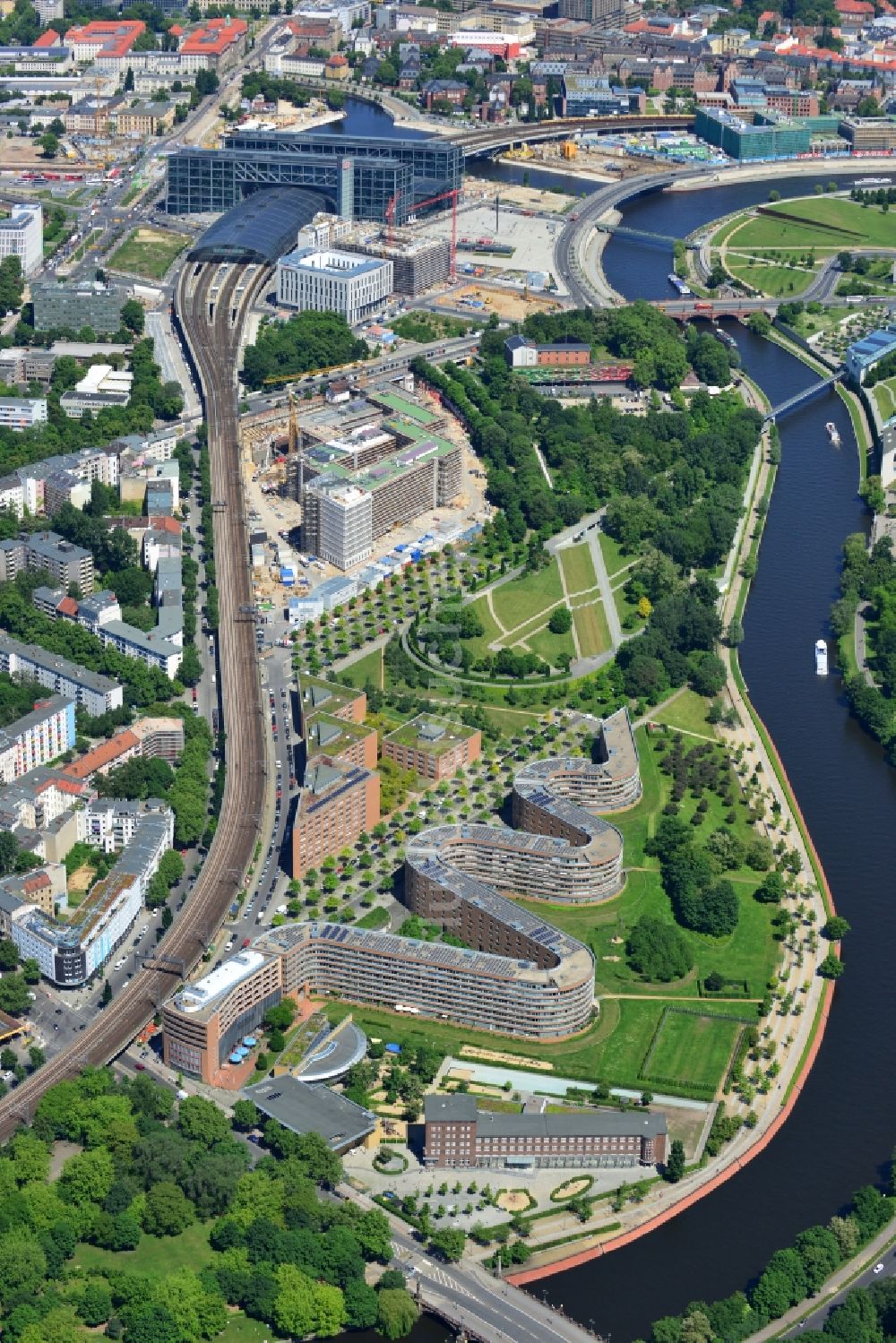 Luftaufnahme Berlin - Wohnhaus am Moabiter Werder am Spreeufer in Berlin