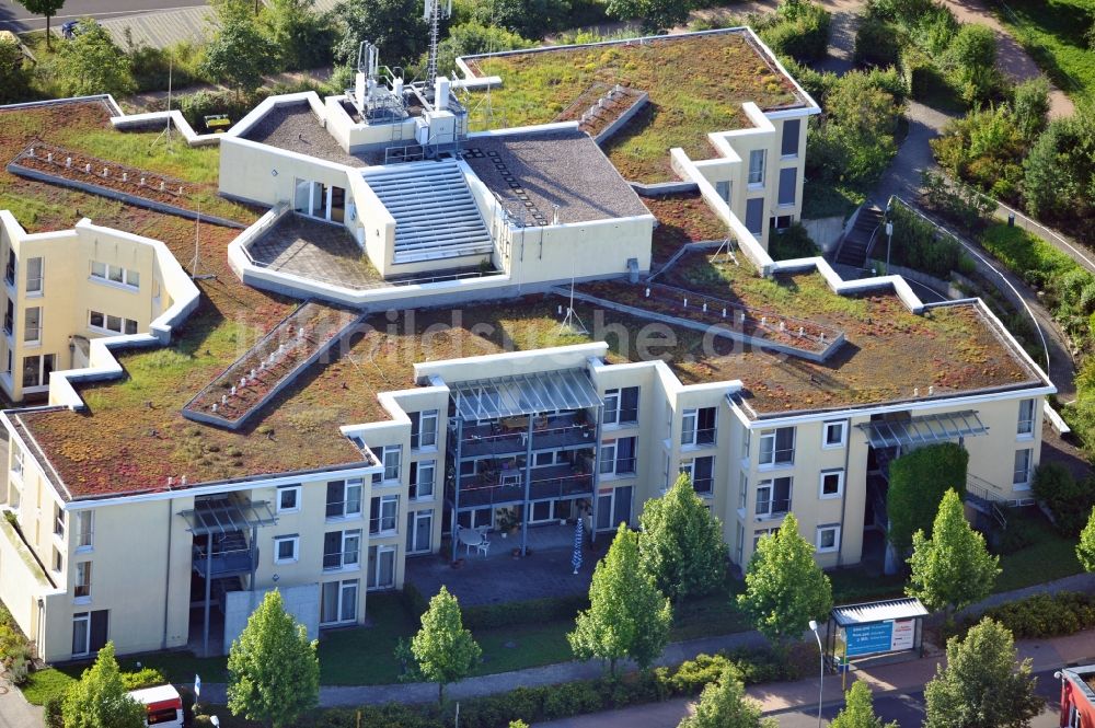 Weimar aus der Vogelperspektive: Wohnhaus neben dem Gelände der Sophien- und Hufeland-Klinik in Weimar im Bundesland Thüringen