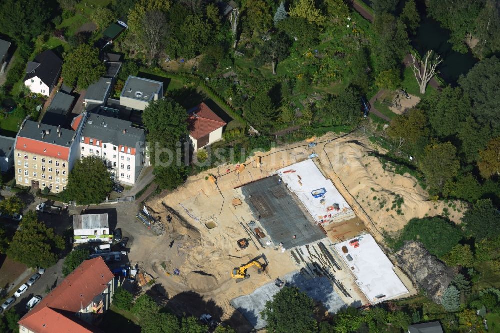 Berlin von oben - Wohnhaus- Neubau- Baustelle der Cardinalplatz GmbH & Co. KG in Berlin Köpenick