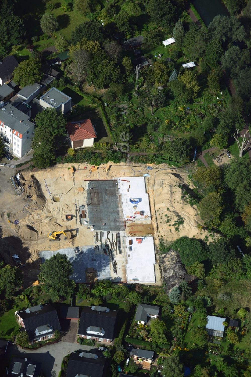 Luftaufnahme Berlin - Wohnhaus- Neubau- Baustelle der Cardinalplatz GmbH & Co. KG in Berlin Köpenick