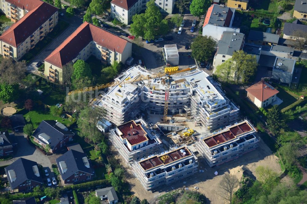 Berlin aus der Vogelperspektive: Wohnhaus- Neubau- Baustelle der Cardinalplatz GmbH & Co. KG in Berlin Köpenick