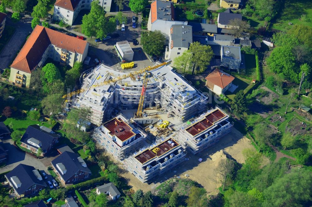 Berlin aus der Vogelperspektive: Wohnhaus- Neubau- Baustelle der Cardinalplatz GmbH & Co. KG in Berlin Köpenick