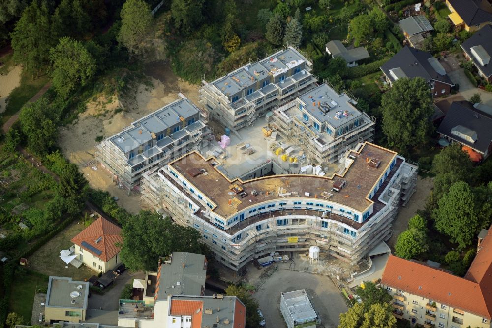 Berlin aus der Vogelperspektive: Wohnhaus- Neubau- Baustelle der Cardinalplatz GmbH & Co. KG in Berlin Köpenick