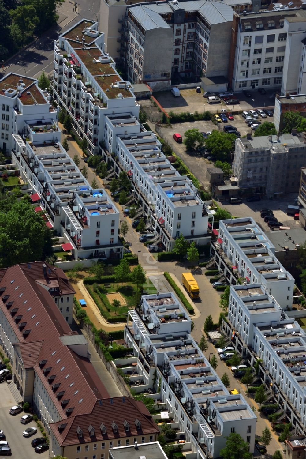 Luftaufnahme Berlin Friedrichshain - Wohnhaus - Neubaugebiet Prenzlauer Gärten im Stadtteil Friedrichshain von Berlin