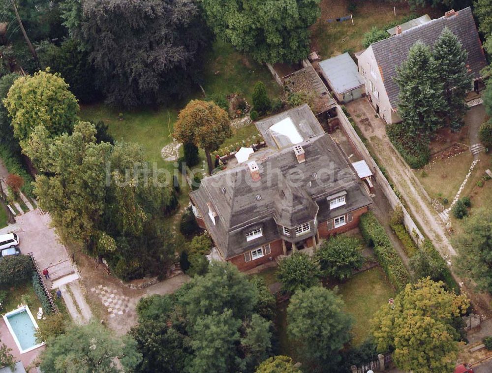 Potsdam - Babelsberg aus der Vogelperspektive: Wohnhaus Rosa-Luxemburg-Straße 21 in Potsdam-Babelsberg