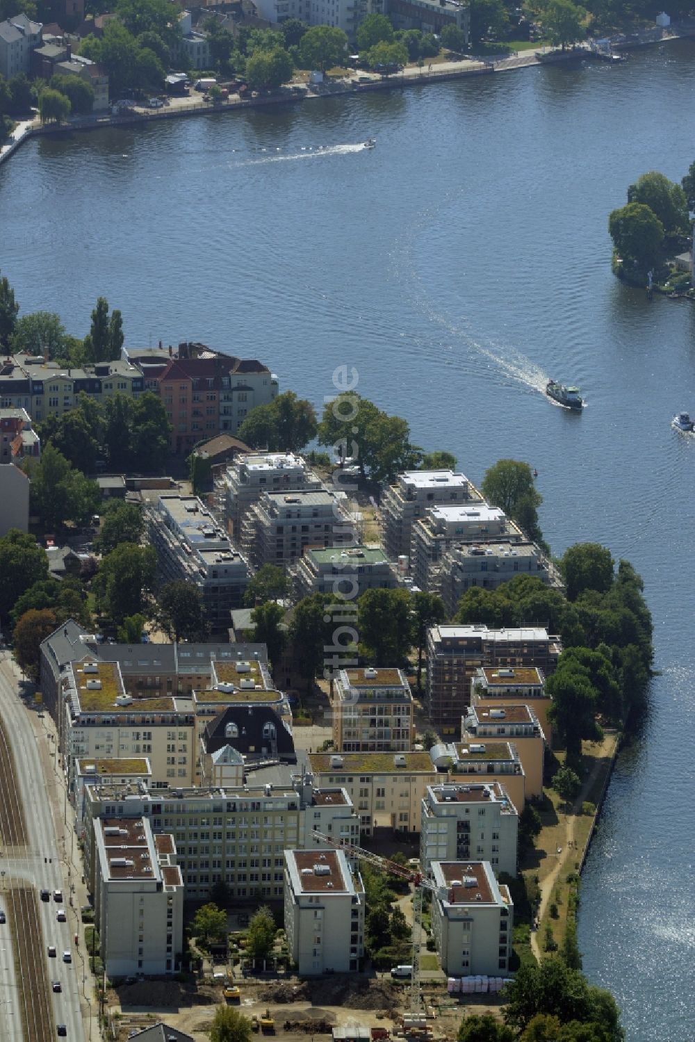 Luftbild Berlin - Wohnhausanlage am Spreeufer im Ortsteil Köpenick im Bezirk Treptow-Köpenick in Berlin