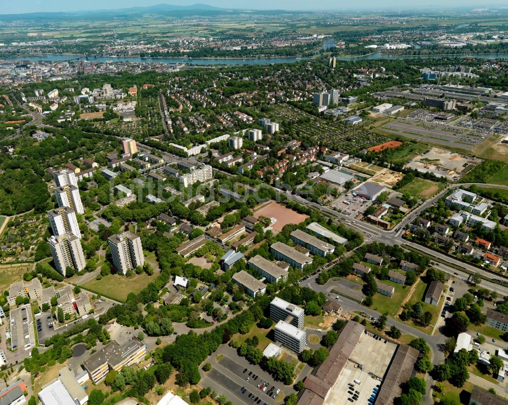 Mainz aus der Vogelperspektive: Wohnhausanlagen an der Geschwister Scholl Straße in Mainz im Bundesland Rheinland-Pfalz