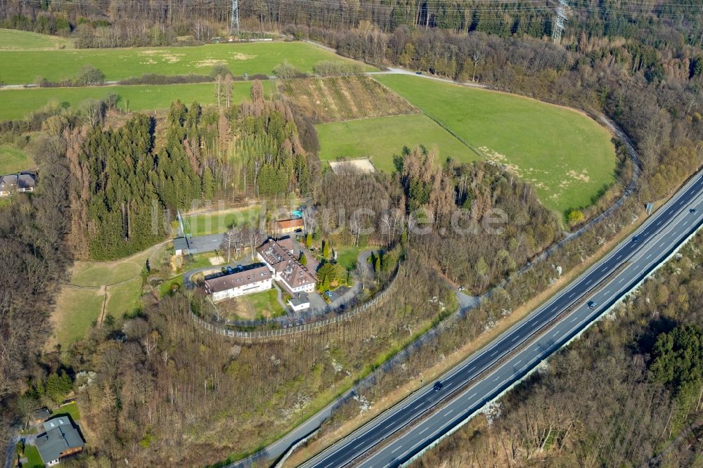 Arnsberg von oben - Wohnheim - Gebäude am Breloh im Ortsteil Hüsten in Arnsberg im Bundesland Nordrhein-Westfalen, Deutschland