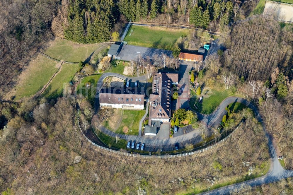 Luftbild Arnsberg - Wohnheim - Gebäude am Breloh im Ortsteil Hüsten in Arnsberg im Bundesland Nordrhein-Westfalen, Deutschland