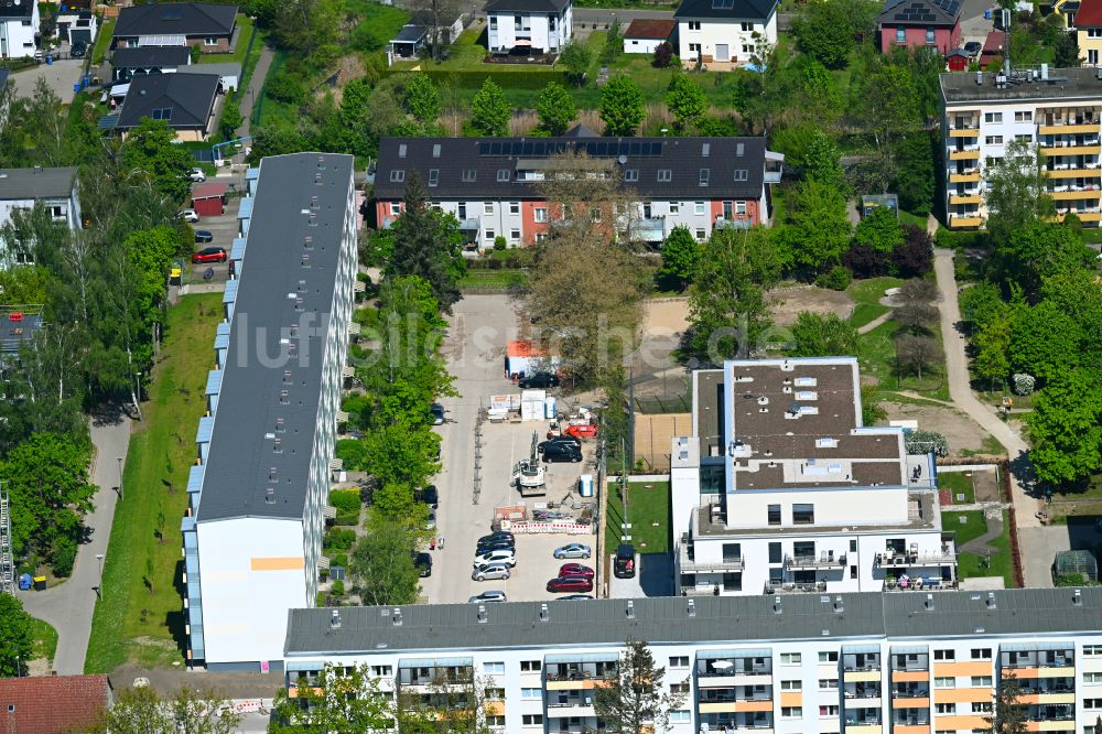 Bernau aus der Vogelperspektive: Wohnheim Wohnpflegeheim - Gebäude an der Hermann-Duncker-Straße in Bernau im Bundesland Brandenburg, Deutschland