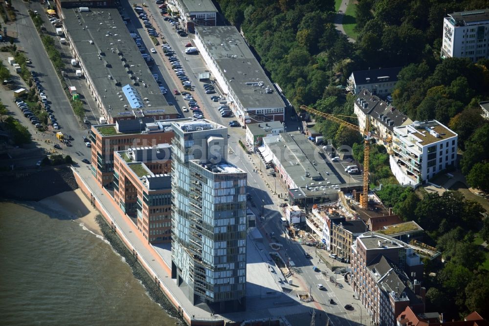 Hamburg von oben - Wohnhochhaus Kristall an der Großen Elbstraße in Altona in Hamburg