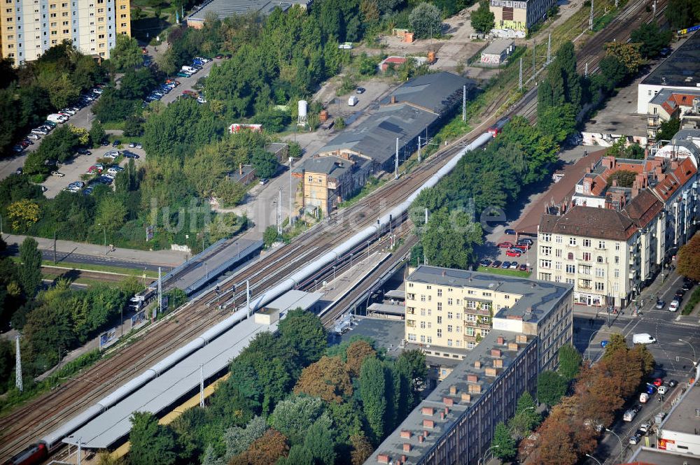 Berlin Prenzlauer Berg aus der Vogelperspektive: Wohnhäuser am Bahnhof Greifswalder Straße in Berlin-Prenzlauer Berg