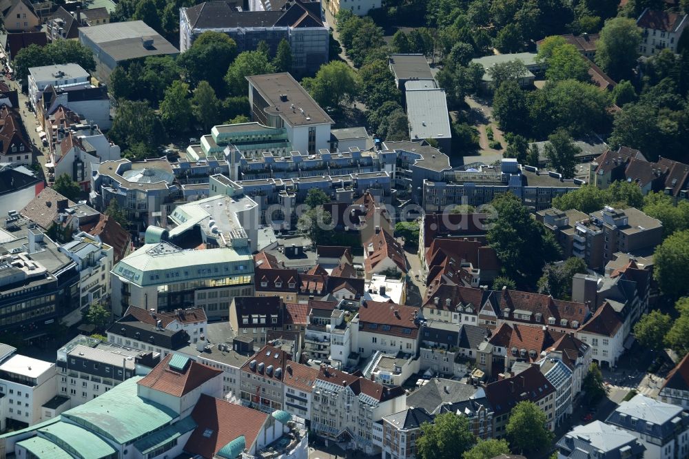 Osnabrück von oben - Wohnhäuser und Einkaufsmöglichkeiten um den Kamp und das Nikolaizentrum im Innenstadtbereich in Osnabrück im Bundesland Niedersachsen