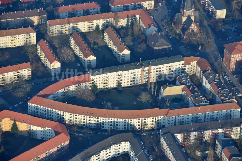 Berlin aus der Vogelperspektive: Wohnhäuser am grieschischen Park in Berlin-Oberschöneweide