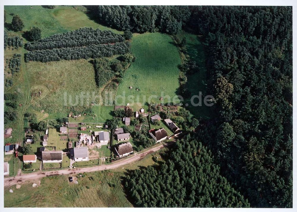 Buddenhagen aus der Vogelperspektive: Wohnhäuser am Jägerweg in Buddenhagen - Landkreis Wolgast / MV.