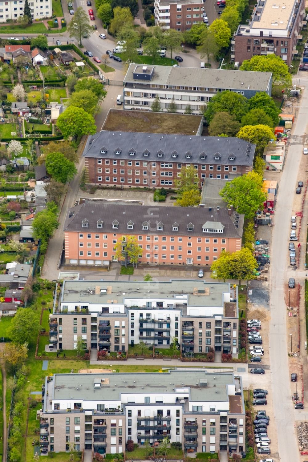 Luftbild Düsseldorf - Wohnhäuser im Süden des Entwicklungsgebietes Gartenstadt Reitzenstein auf dem Gelände der ehemaligen Kaserne Reitzenstein in Düsseldorf im Bundesland Nordrhein-Westfalen