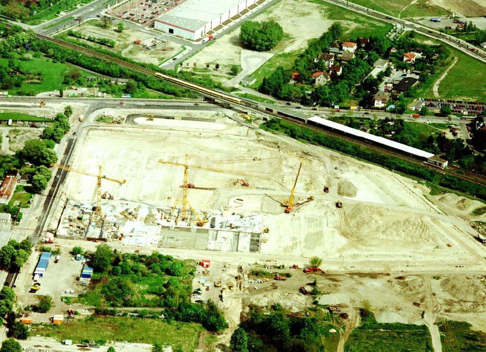 Berlin - Biesdorf aus der Vogelperspektive: Wohnneubau am U-Bahnhof Biesdorf - Süd