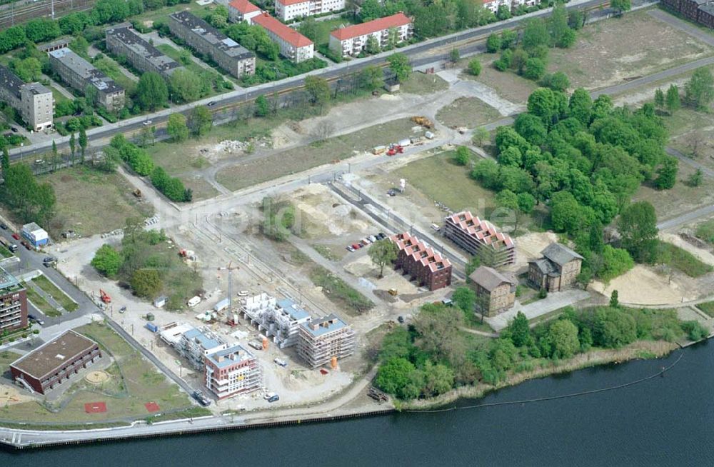 Luftbild Berlin - Lichtenberg - Wohnneubau an der Rummelsburger Bucht durch die Unternehmensgruppe ZIEL in Berlin - Lichtenberg