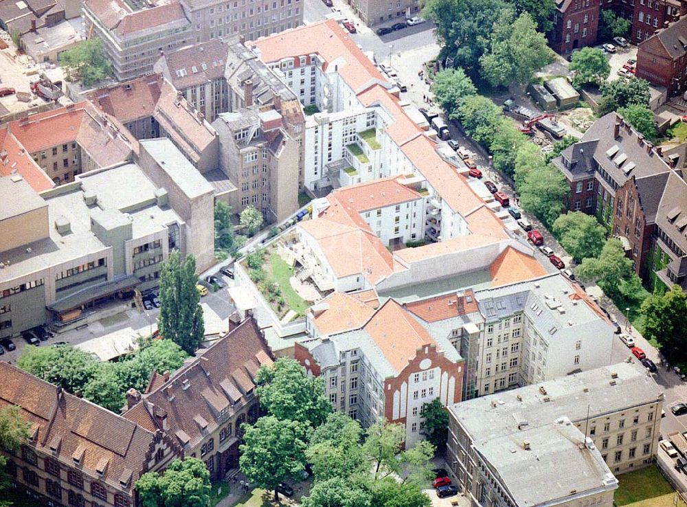 Berlin aus der Vogelperspektive: Wohnneubauanlage Luisenresidenz an der Luisenstraße in Berlin-Mitte