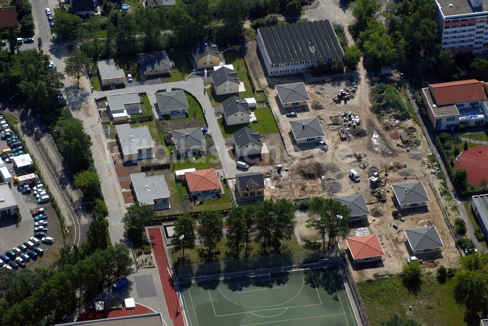 Berlin von oben - Wohnneubaubaufeld der PREMIER Wohnbau an der Chaqrlottenstrasse in Berlin-Biesdorf