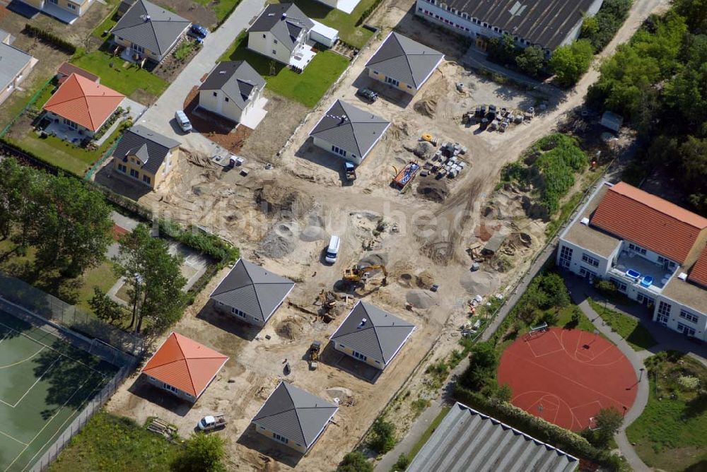 Luftaufnahme Berlin - Wohnneubaubaufeld der PREMIER Wohnbau an der Chaqrlottenstrasse in Berlin-Biesdorf