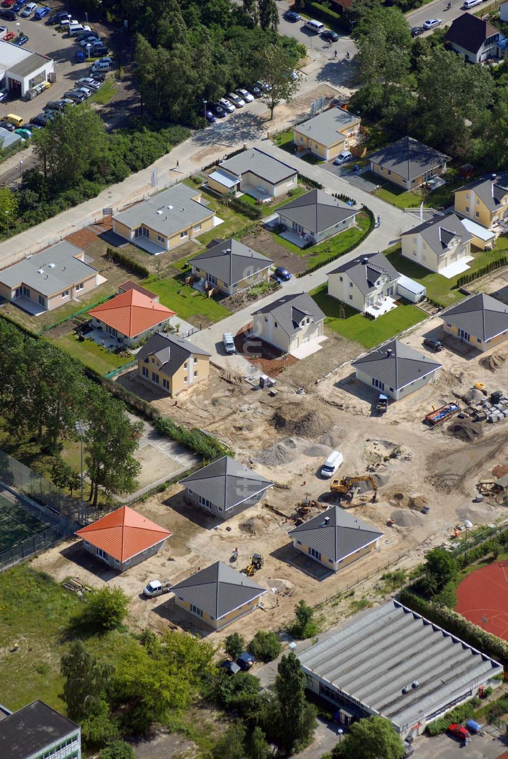 Berlin von oben - Wohnneubaubaufeld der PREMIER Wohnbau an der Chaqrlottenstrasse in Berlin-Biesdorf