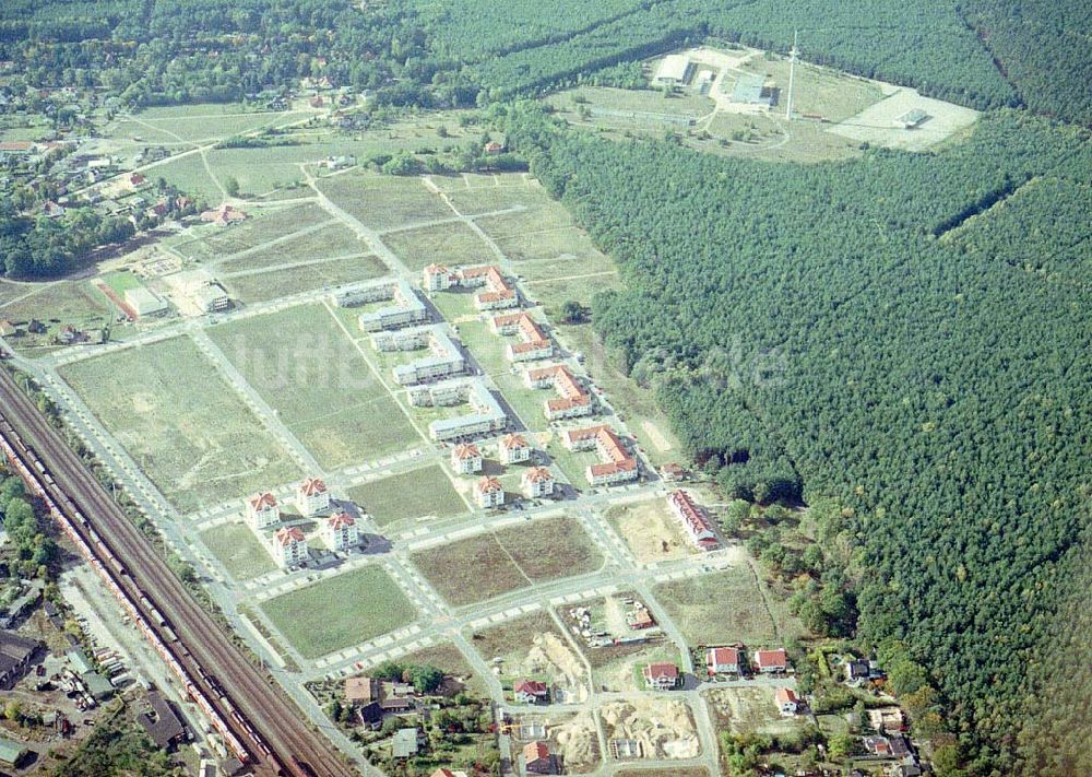 Michendorf / BRB von oben - Wohnneubaugebiet an der Bahnstraße in Michendorf / Potsdam - Mittelmark / BRB.