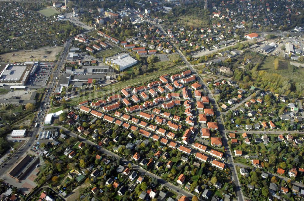 Berlin aus der Vogelperspektive: Wohnneubaugebiet der cds Wohnbau Berlin GmbH am Hibiskusweg, Clematisweg, Bromelienweg, Straße An der Industriebahn im Stadtteil Weißensee