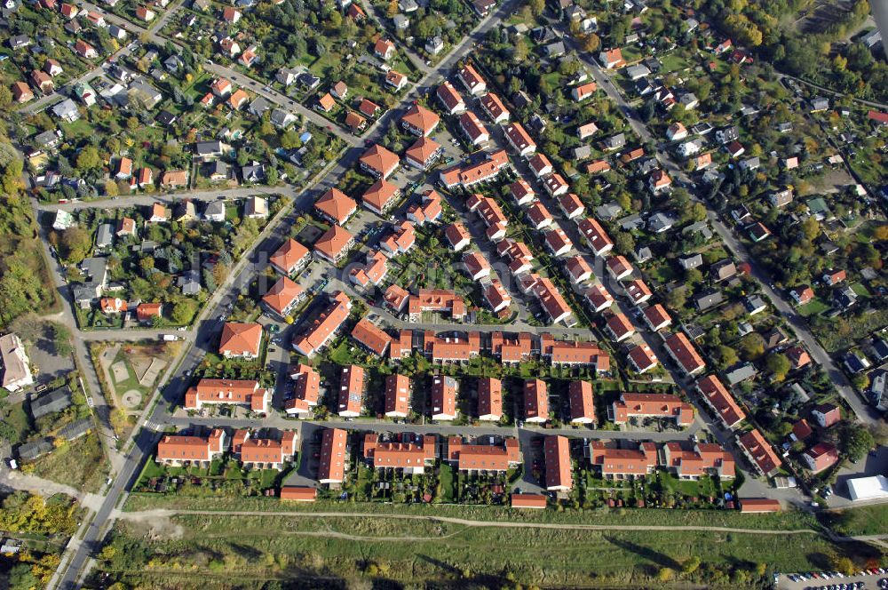 Luftaufnahme Berlin - Wohnneubaugebiet der cds Wohnbau Berlin GmbH am Hibiskusweg, Clematisweg, Bromelienweg, Straße An der Industriebahn im Stadtteil Weißensee