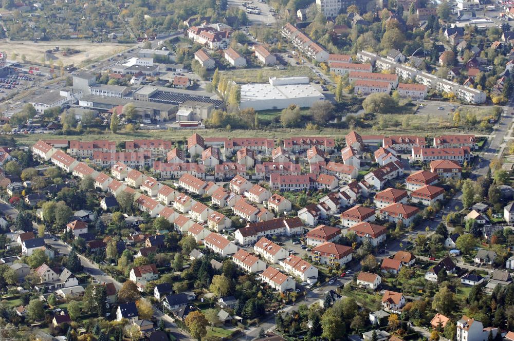 Berlin von oben - Wohnneubaugebiet der cds Wohnbau Berlin GmbH am Hibiskusweg, Clematisweg, Bromelienweg, Straße An der Industriebahn im Stadtteil Weißensee