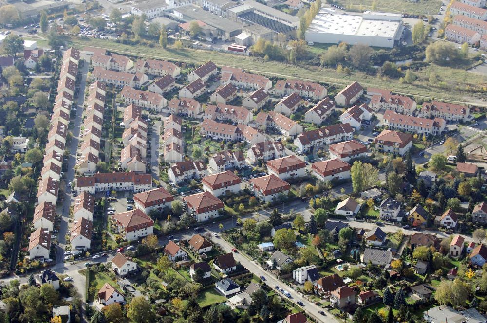 Luftaufnahme Berlin - Wohnneubaugebiet der cds Wohnbau Berlin GmbH am Hibiskusweg, Clematisweg, Bromelienweg, Straße An der Industriebahn im Stadtteil Weißensee