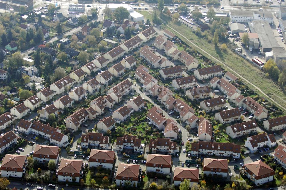 Berlin von oben - Wohnneubaugebiet der cds Wohnbau Berlin GmbH am Hibiskusweg, Clematisweg, Bromelienweg, Straße An der Industriebahn im Stadtteil Weißensee