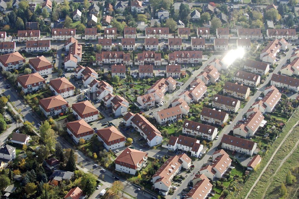 Luftaufnahme Berlin - Wohnneubaugebiet der cds Wohnbau Berlin GmbH am Hibiskusweg, Clematisweg, Bromelienweg, Straße An der Industriebahn im Stadtteil Weißensee