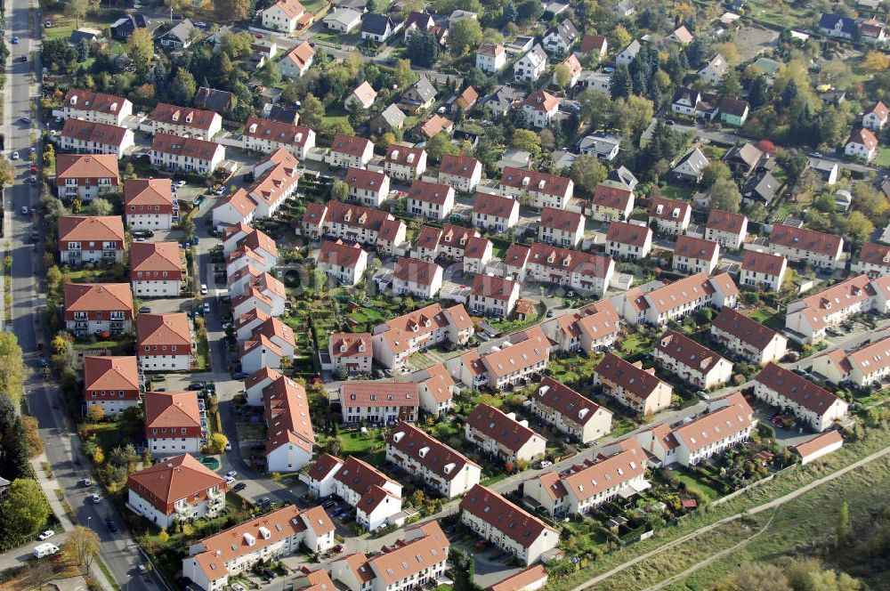 Berlin von oben - Wohnneubaugebiet der cds Wohnbau Berlin GmbH am Hibiskusweg, Clematisweg, Bromelienweg, Straße An der Industriebahn im Stadtteil Weißensee