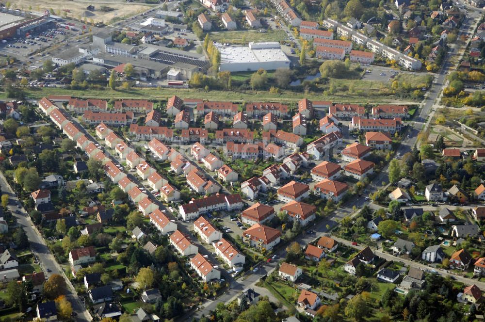 Luftaufnahme Berlin - Wohnneubaugebiet der cds Wohnbau Berlin GmbH am Hibiskusweg, Clematisweg, Bromelienweg, Straße An der Industriebahn im Stadtteil Weißensee