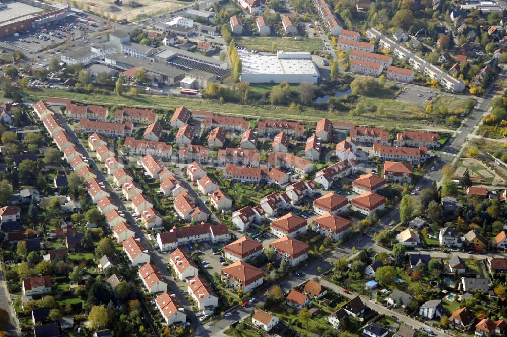 Berlin von oben - Wohnneubaugebiet der cds Wohnbau Berlin GmbH am Hibiskusweg, Clematisweg, Bromelienweg, Straße An der Industriebahn im Stadtteil Weißensee