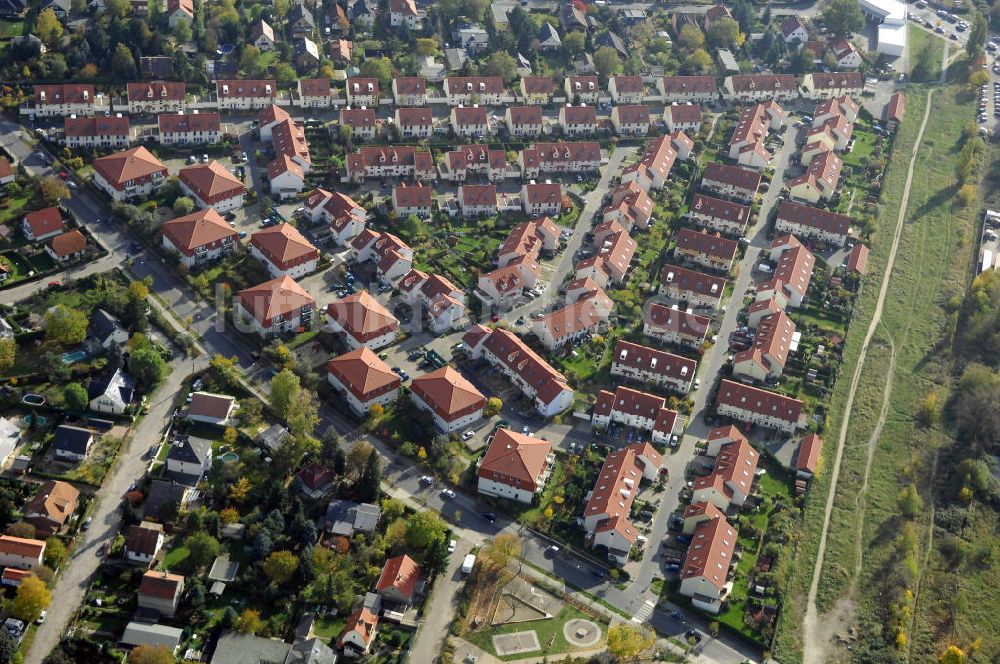 Luftaufnahme Berlin - Wohnneubaugebiet der cds Wohnbau Berlin GmbH am Hibiskusweg, Clematisweg, Bromelienweg, Straße An der Industriebahn im Stadtteil Weißensee