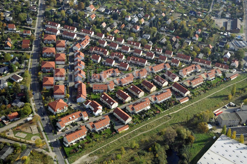 Berlin von oben - Wohnneubaugebiet der cds Wohnbau Berlin GmbH am Hibiskusweg, Clematisweg, Bromelienweg, Straße An der Industriebahn im Stadtteil Weißensee