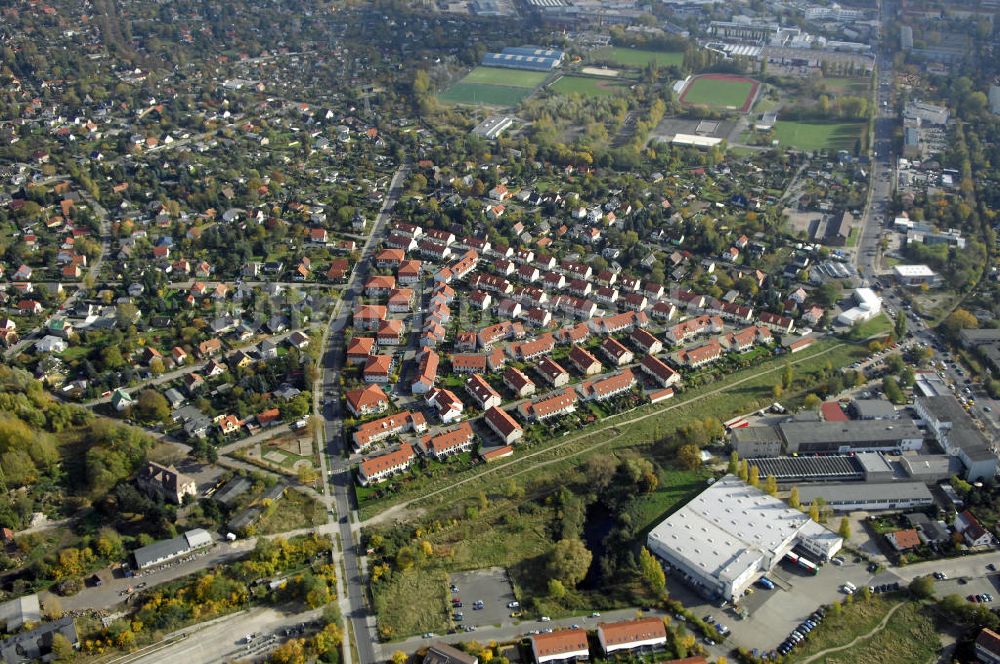 Berlin aus der Vogelperspektive: Wohnneubaugebiet der cds Wohnbau Berlin GmbH am Hibiskusweg, Clematisweg, Bromelienweg, Straße An der Industriebahn im Stadtteil Weißensee