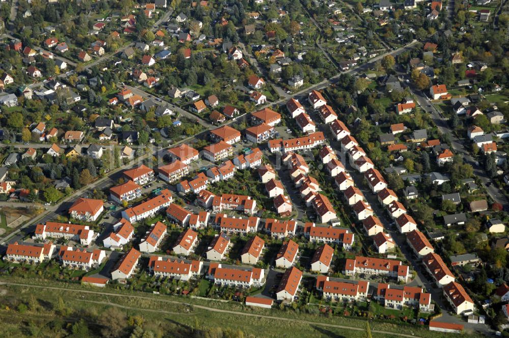 Luftaufnahme Berlin - Wohnneubaugebiet der cds Wohnbau Berlin GmbH am Hibiskusweg, Clematisweg, Bromelienweg, Straße An der Industriebahn im Stadtteil Weißensee