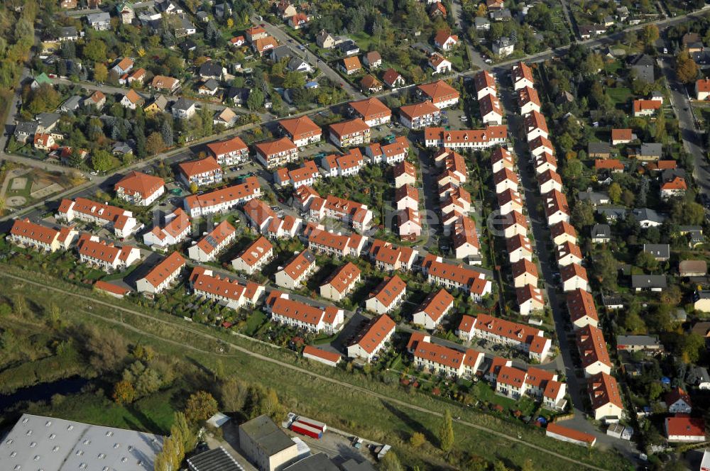 Berlin von oben - Wohnneubaugebiet der cds Wohnbau Berlin GmbH am Hibiskusweg, Clematisweg, Bromelienweg, Straße An der Industriebahn im Stadtteil Weißensee