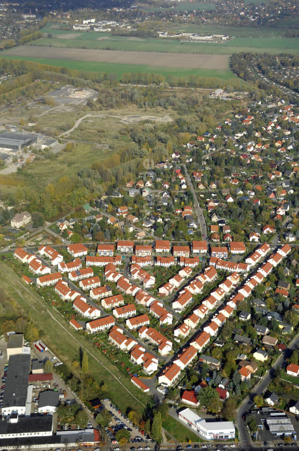 Luftaufnahme Berlin - Wohnneubaugebiet der cds Wohnbau Berlin GmbH am Hibiskusweg, Clematisweg, Bromelienweg, Straße An der Industriebahn im Stadtteil Weißensee