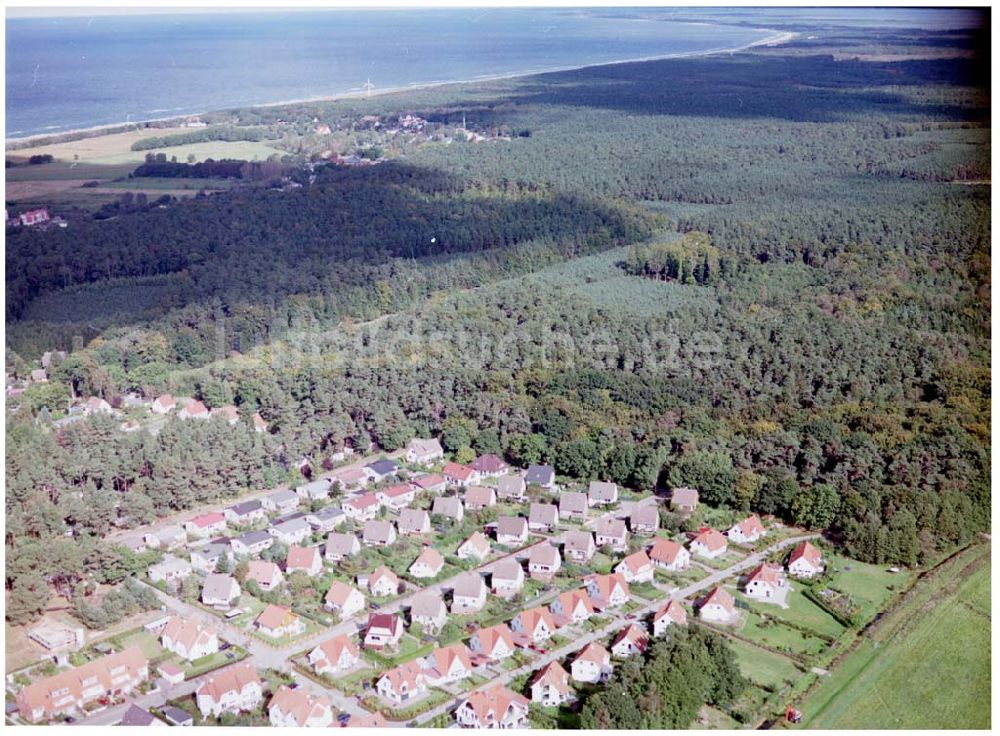 Graal-Müritz / Mecklenburg Vorpommern aus der Vogelperspektive: Wohnneubaugebiet der HAWO KG in Graal - Müritz Mecklenburg Vorpommern / 27.09.02