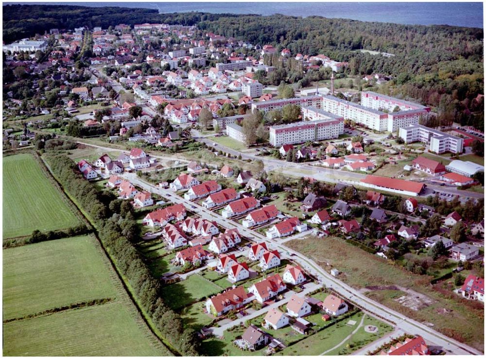 Graal-Müritz / Mecklenburg Vorpommern aus der Vogelperspektive: Wohnneubaugebiet der HAWO KG in Graal - Müritz Mecklenburg Vorpommern / 27.09.02